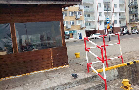 Czytelnik: Trudniej wejść na pomost. O to chodziło?