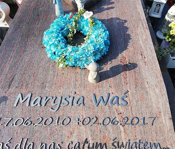 Jakim zwyrodnialcem trzeba być, żeby kraść z grobu dziecka?