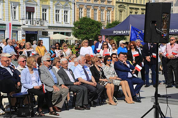 Z okazji 30 rocznicy wyborw parlamentarnych w Polsce 4 czerwca Rada Miasta przyja tre uroczystej deklaracji, a winoujcianie witowali