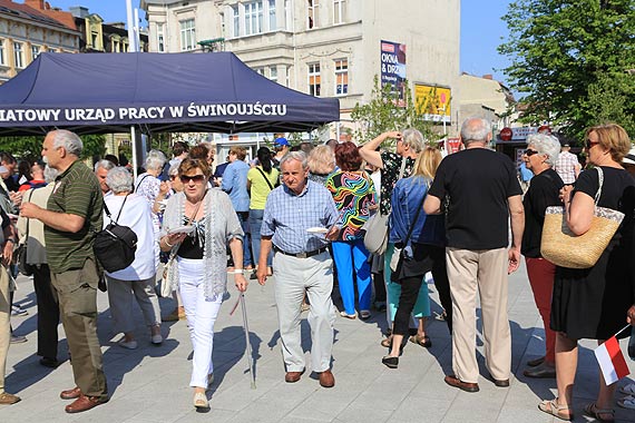 Z okazji 30 rocznicy wyborw parlamentarnych w Polsce 4 czerwca Rada Miasta przyja tre uroczystej deklaracji, a winoujcianie witowali