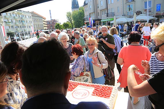 Z okazji 30 rocznicy wyborw parlamentarnych w Polsce 4 czerwca Rada Miasta przyja tre uroczystej deklaracji, a winoujcianie witowali