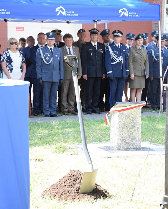 Uroczysto posadzenia „Dbu Pamici” dla uhonorowania aspiranta Stray Wiziennej Wadysawa Mrwczyskiego zamordowanego w 1940 roku w Twerze