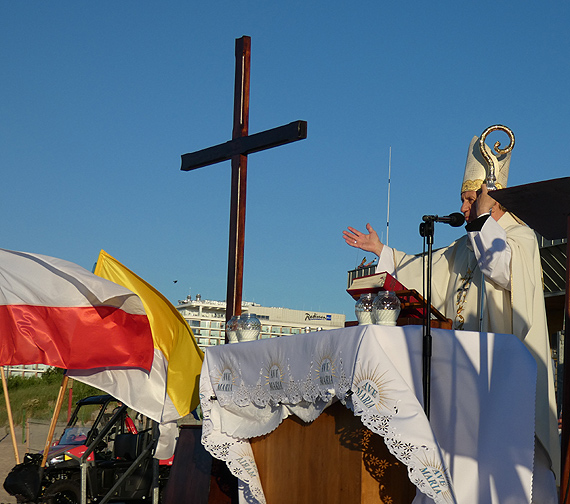 Arcybiskup pobłogosławił wypoczywających i służby na sezon 2019