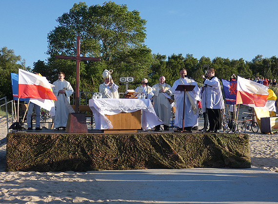 Arcybiskup pobłogosławił wypoczywających i służby na sezon 2019