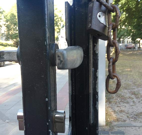 Plac zabaw zmienił godziny otwarcia?