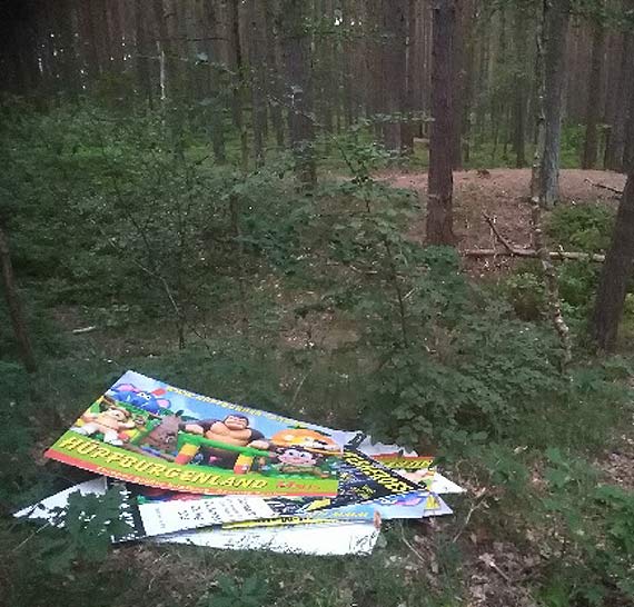 Czujni Czytelnicy na tropie - niemieccy gocie pozbyli si swoich mieci w miejskim lesie