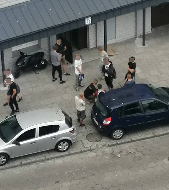 Dzieci biegaj po dachu! Kto zabezpiecza budynek?