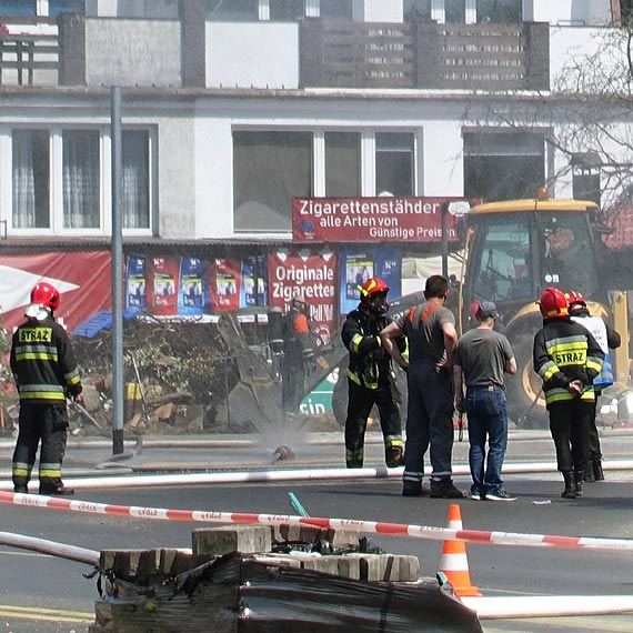 Zagroenie dla dzielnicy winoujcia przez nieuwag pracownika budowy. Zobacz film!