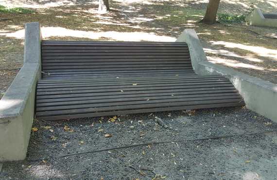 Parkowe awki w opakanym stanie