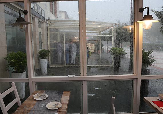 „Uwięzieni” w Cafe Credens