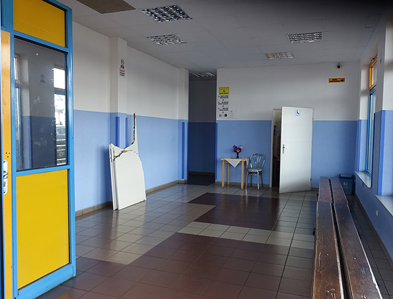 Obywatel Niemiec zosta uwiziony w toalecie podczas „posiedzenia”. Gdy skoczy wyway drzwi