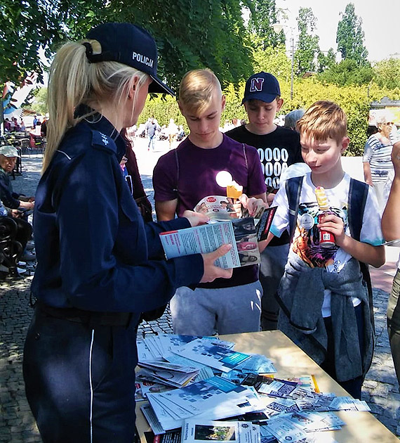 Krci ich bezpieczestwo nad wod! Akcja bezpieczne wakacje z policj, Pastwow Inspekcj Sanitarn i Organizacj CJD