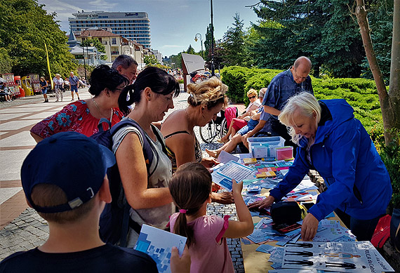 Kręci ich bezpieczeństwo nad wodą! Akcja bezpieczne wakacje z policją, Państwową Inspekcją Sanitarną i Organizacją CJD