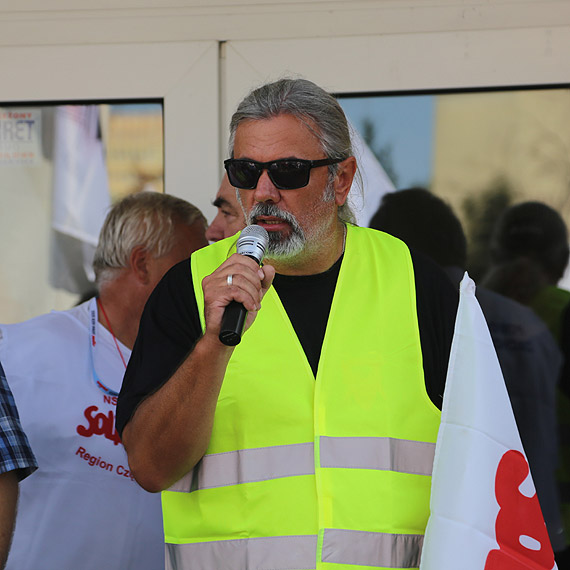 W obronie swoich praw Zwizkowcy Solidarnoci wyszli na ulice winoujcia. Zobacz film!