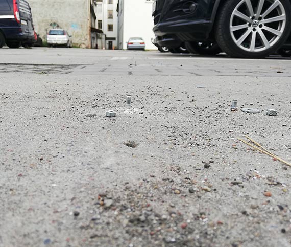 Czytelnik ostrzega: parking „usiany” rubami