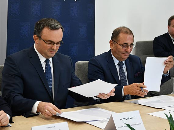 UM: Ponad 11,5 mln zotych na drogi. Dzi podpisano umow