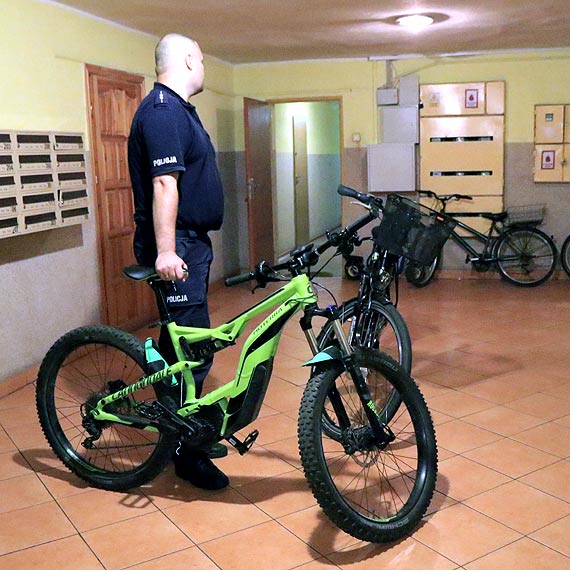 Mia w mieszkaniu 30 kradzionych rowerw! Policjanci zatrzymali zodzieja i jego rekordowy up. Zobacz film!
