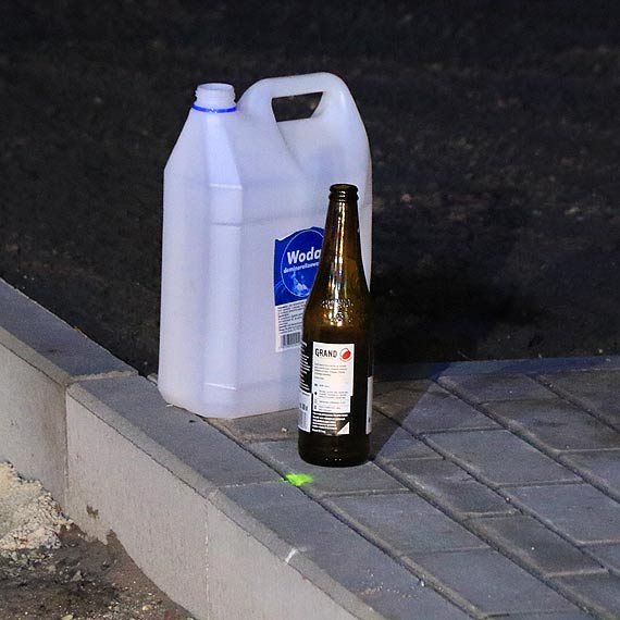 abka w ogniu. Podpalacza zarejestrowaa kamera