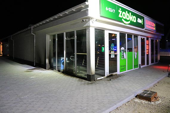 abka w ogniu. Podpalacza zarejestrowaa kamera