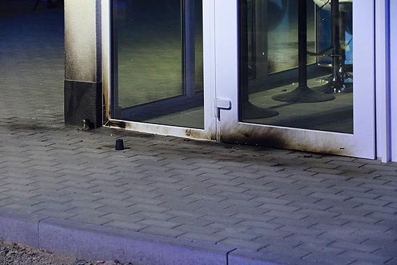 abka w ogniu. Podpalacza zarejestrowaa kamera