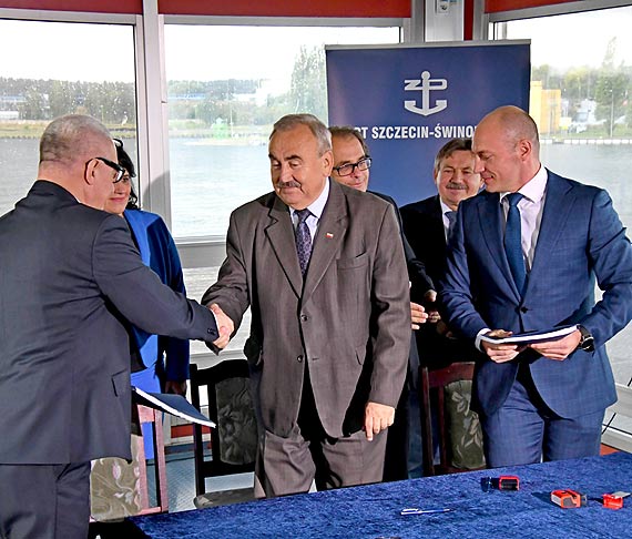 Przystosuj terminal promowy do wikszych jednostek