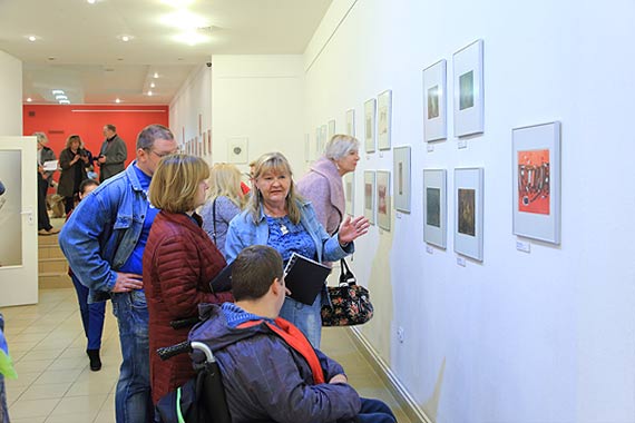 Prace z legendarnej galerii Krzywego Koa mona oglda w Miejscu Sztuki44! Zobacz film!