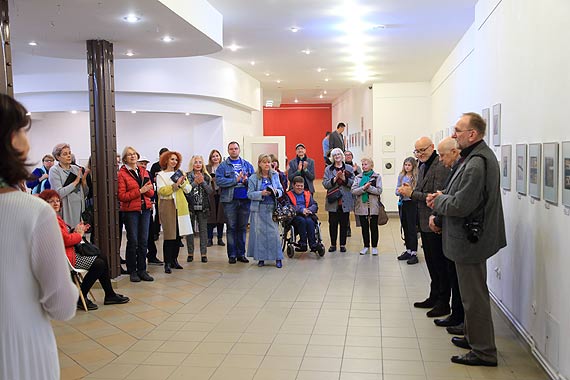 Prace z legendarnej galerii Krzywego Koa mona oglda w Miejscu Sztuki44! Zobacz film!