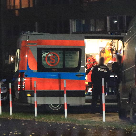 Kobieta z ran twarzy zostaa zabrana do szpitala