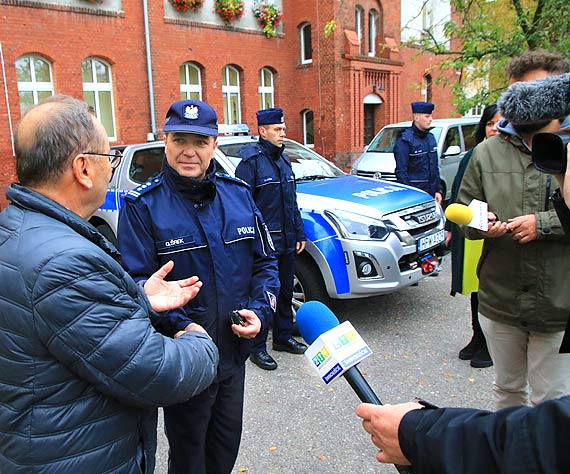 Isuzu D-MAX wspomoe policjantw ze winoujcia. Zobacz film!