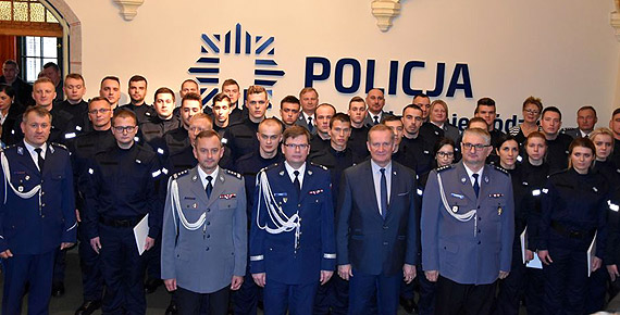 Nowi policjanci wypowiedzieli sowa Roty