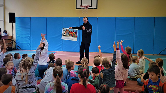 „Bezpieczna droga do szkoy” oraz „tunel ycia” w szstce
