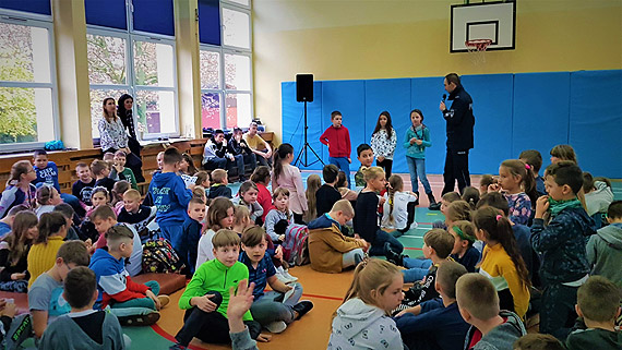 „Bezpieczna droga do szko³y” oraz „tunel ¿ycia” w szóstce