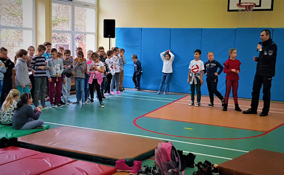„Bezpieczna droga do szko³y” oraz „tunel ¿ycia” w szóstce