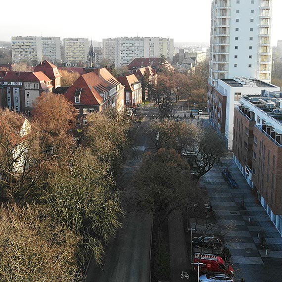 Ulica Wojska Polskiego. Dzi firma ELBUD przeja plac budowy.