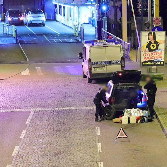 Diler winoujcia wpad? Policjanci przeszukiwali auto