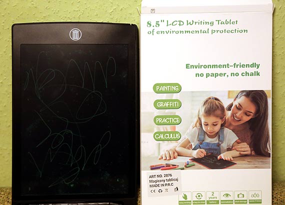 Nie tablet ani notebook, ale... tabliczka... do nauki pisania. Tak nabieraj ludzi organizatorzy pokazw!