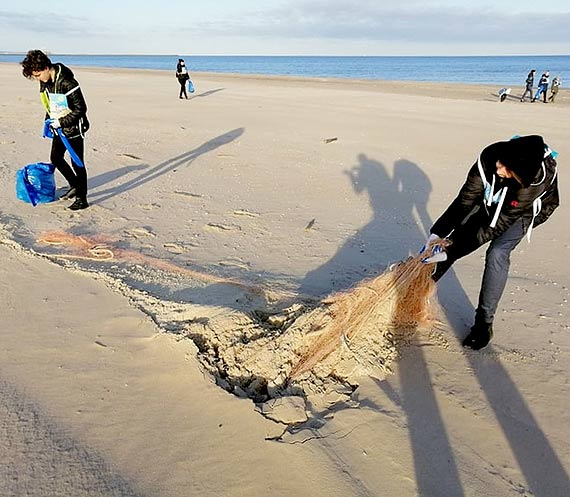 Bałtycka Odyseja ruszyła! Ponad 100 osób zebrało na plażach pół tony śmieci w dwa dni!