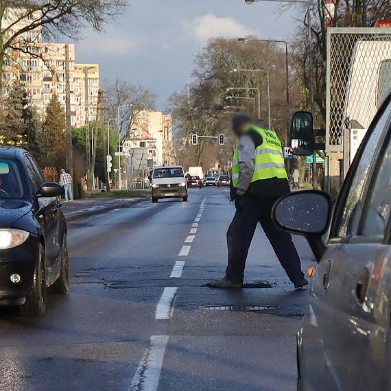 atanie dziur w asfalcie po winoujsku?
