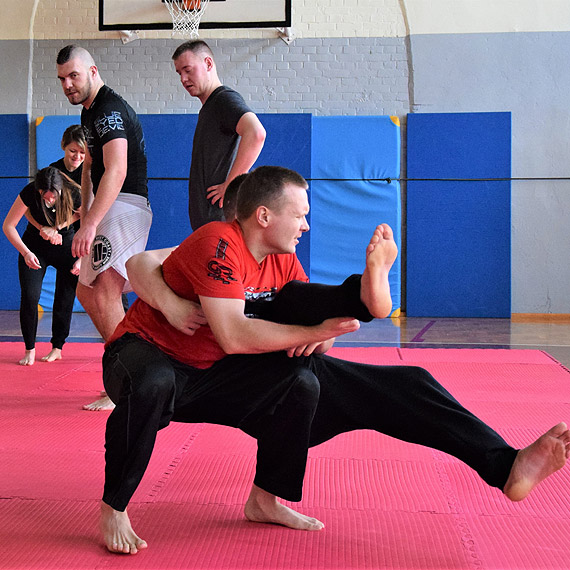 Wiedza i sprawno fizyczna, aby suy i chroni nawet z naraeniem ycia