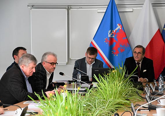 Prawobrzeże. Przejście przez przejazd i dostęp do Podziemnego Miasta