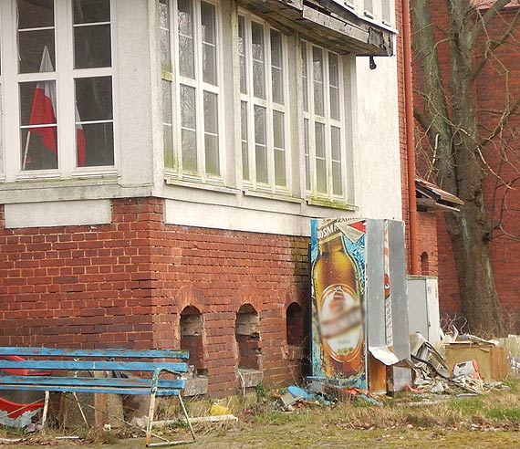 Czytelnik - Od ulicy baagan, od zaplecza wysypisko mieci!