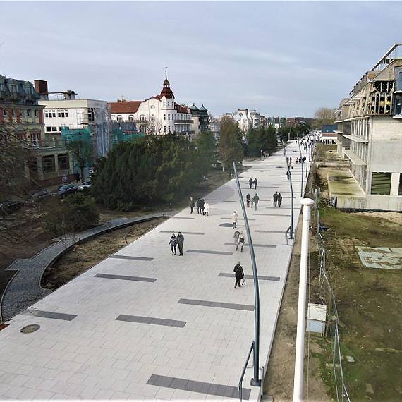 Spacerem po budowanej promenadzie