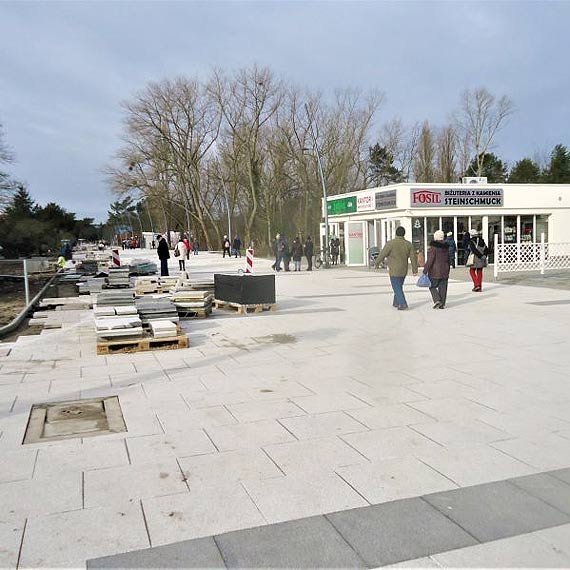 Spacerem po budowanej promenadzie