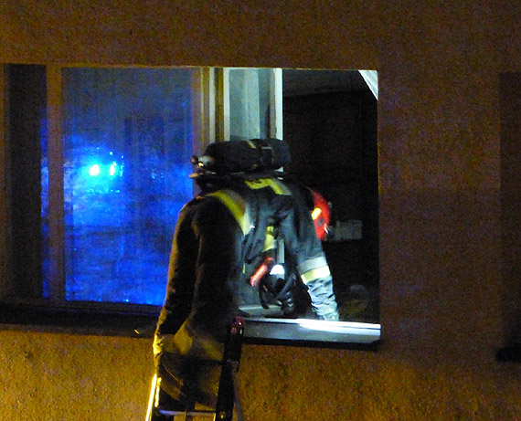 Zaalarmowano wszystkie suby, eby dosta si do...pustego mieszkania