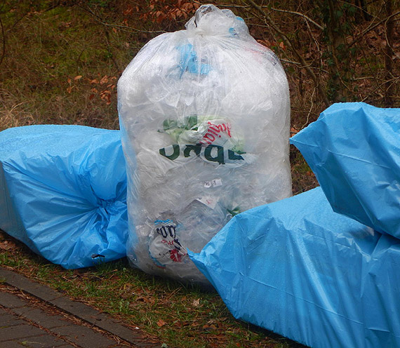 Czytelnik: Wyrzucili mieci...na promenad transgraniczn!