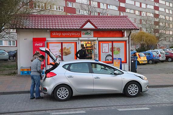 Mczyzna z noem napad na sklep ABC!