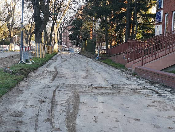 Kocowy odcinek Wojska Polskiego w przebudowie. Zdemontowali stare pyty chodnikowe