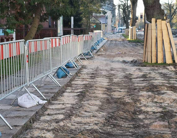 Kocowy odcinek Wojska Polskiego w przebudowie. Zdemontowali stare pyty chodnikowe