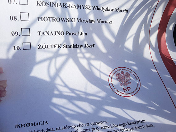 Karty wyborcze walaj si po ulicach winoujcia