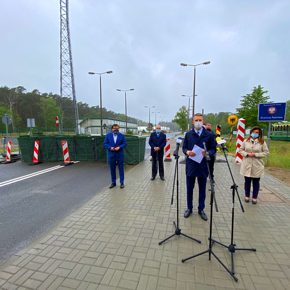 Pose Koalicji Obywatelskiej Arkadiusz Marchewka na przejciu granicznym winoujcie-Ahlbeck zaapelowa do Rzdu RP. o jak najszybsze otwarcie granic. Towarzyszyli mu winoujscy radni z Klubu KO. Zobacz film!